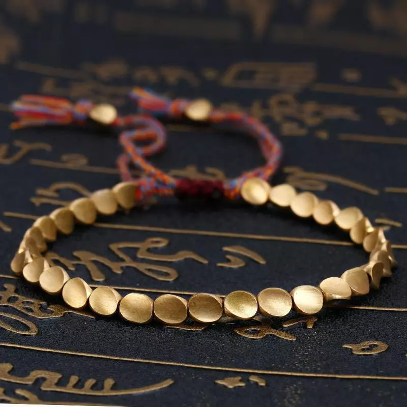 The knots and copper beads of the bracelet